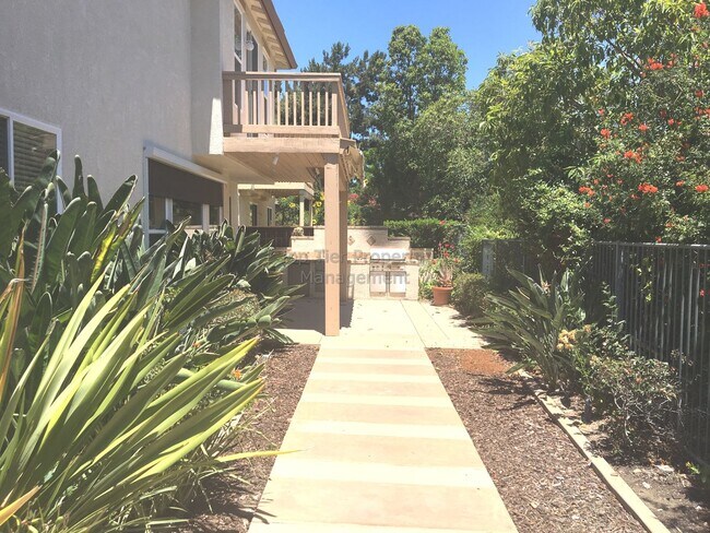 Building Photo - ***Beautiful 4 bed / 3 bath / 2,913 sqft H...
