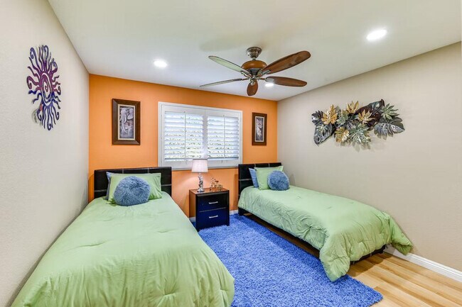 Building Photo - 1519 Via Hacienda