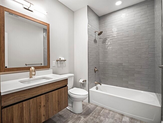 Building Photo - 9 Central St