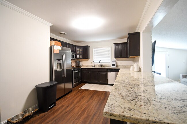 Building Photo - 1209 Hymelia Ave