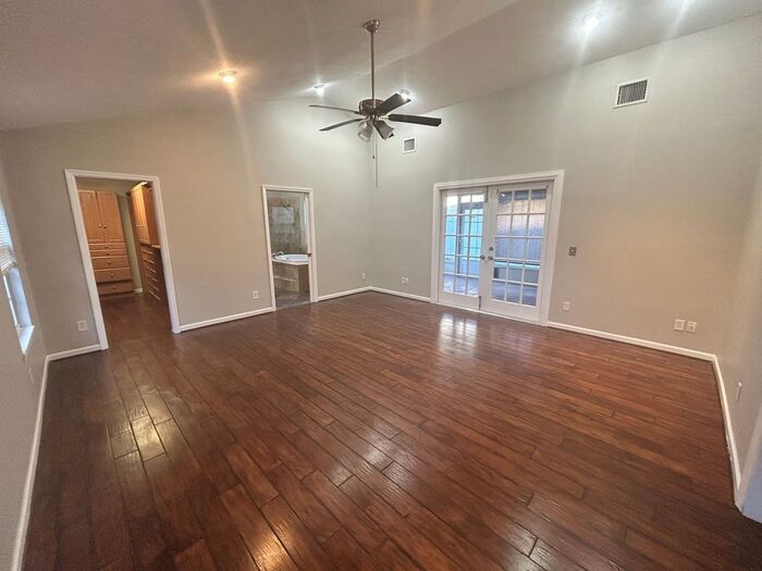 Building Photo - 404 Belmont St