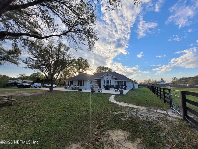 Building Photo - 906 County Rd 217