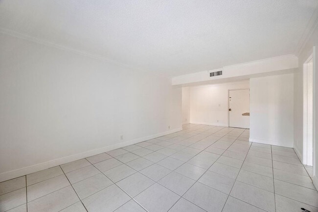 Building Photo - 470 NW 20th St