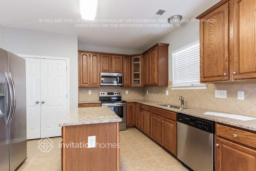 Building Photo - 12120 Palomar Dr