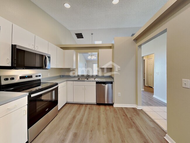 Building Photo - 214 Strada Dr