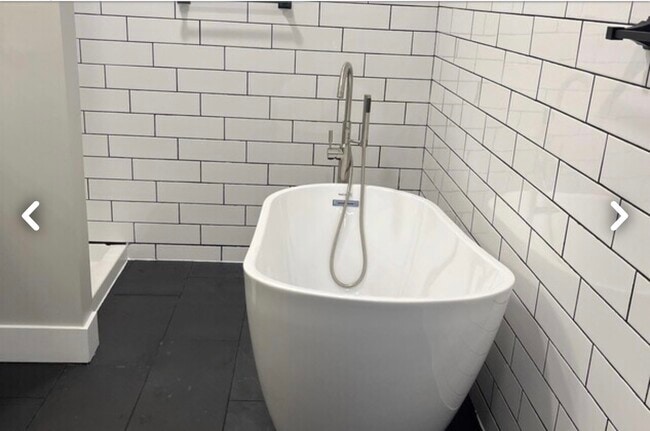 Building Photo - 110 Hemlock St