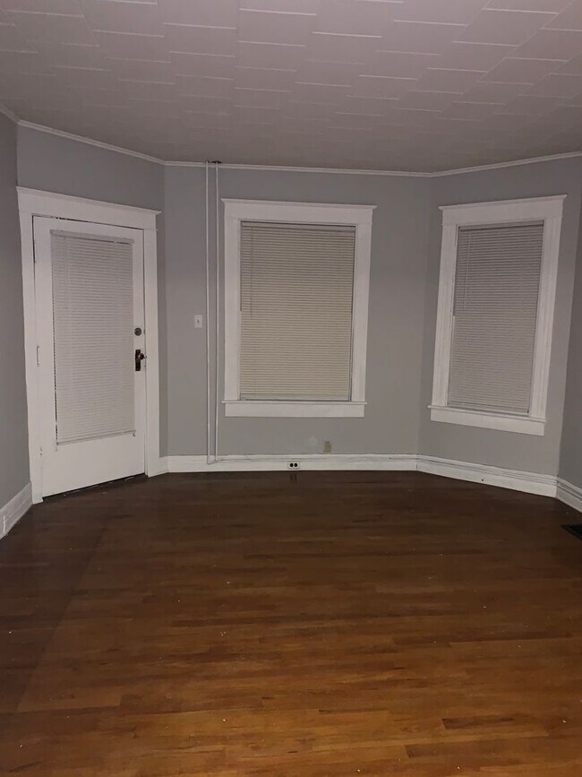 Building Photo - 39 N Pawling St