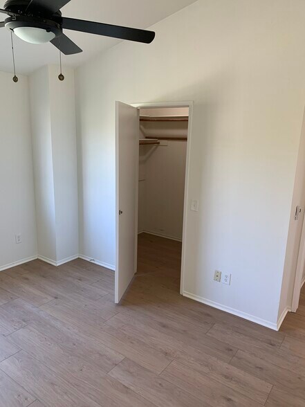 Front closet - 2800 Plaza del Amo