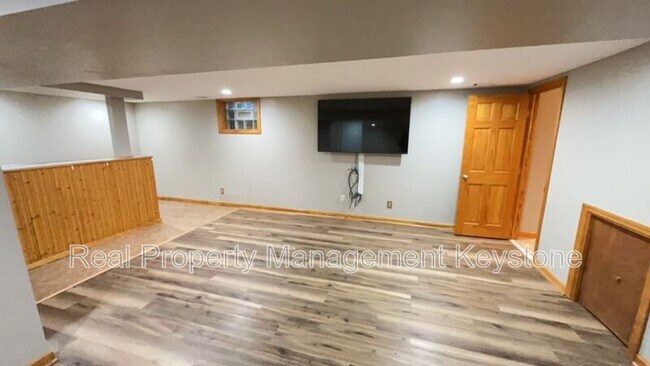 Building Photo - 806 N Margaretta St