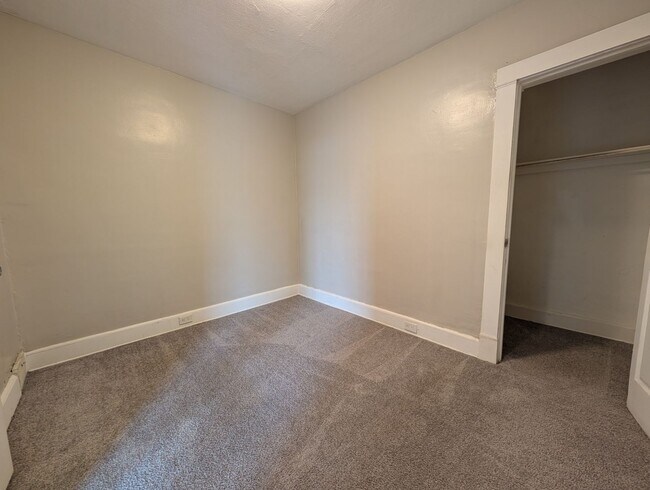 Building Photo - 1476 W 107th St