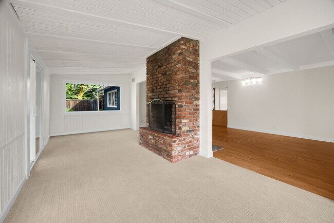 Building Photo - Desirable Fullerton Home 4 Bed 2 Bath w/ Pool & Jacuzzi