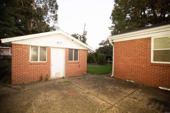 Building Photo - 19 Fairmont Dr