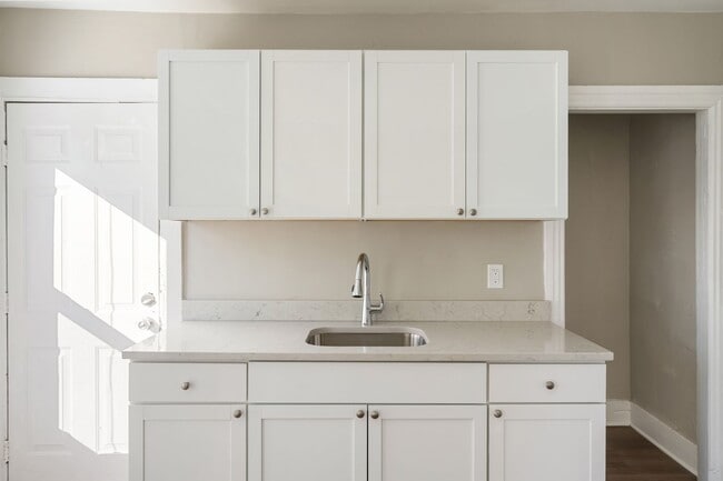 Building Photo - 22 Florence St