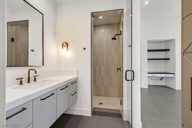 Building Photo - 692 Scenic Cliff Dr