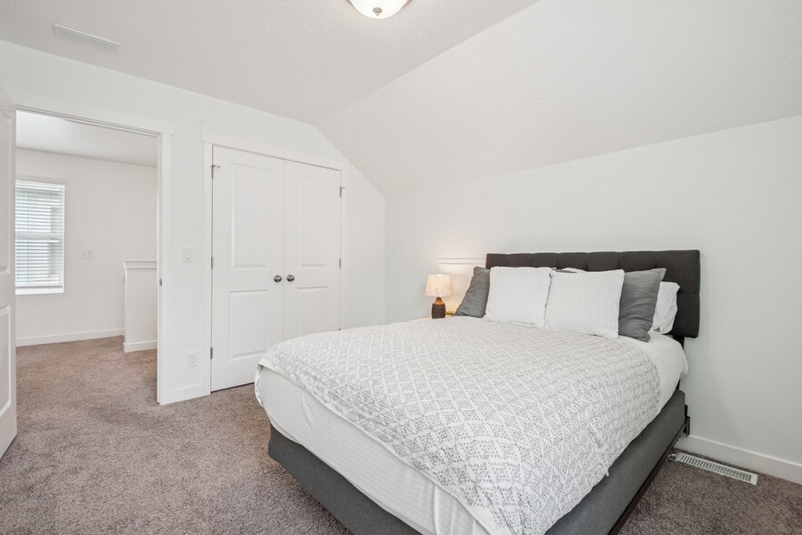 Building Photo - 11632 S Skyward Rd