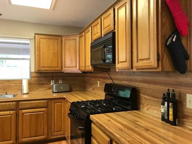 Building Photo - 4747 Backenberry Dr
