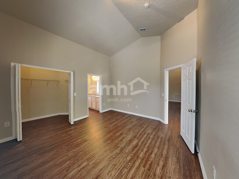 Building Photo - 2645 Willow Glen Cir