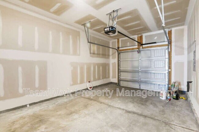 Building Photo - 806 Lilyford Ln