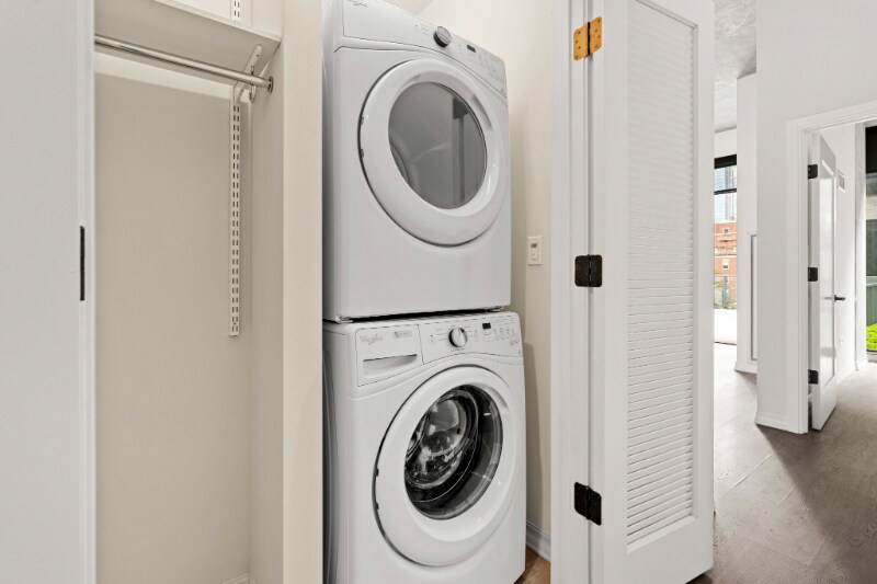 Building Photo - 203 W Huron St