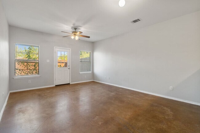 Building Photo - 10714 Mathom Landing