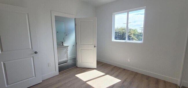 Building Photo - 3918 Brighton Ave