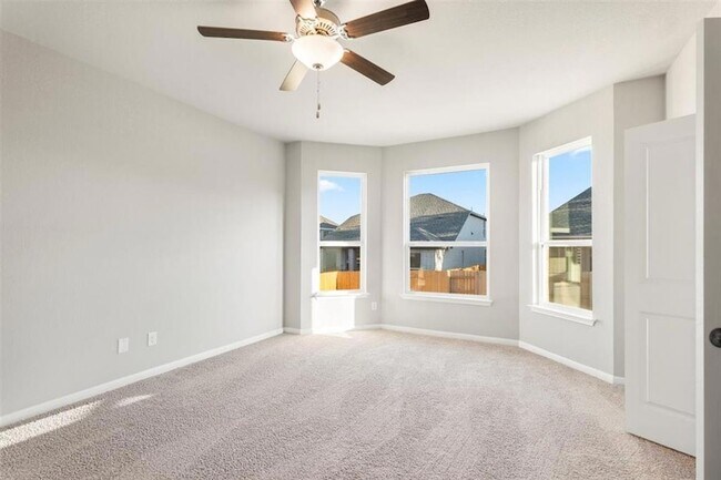 Building Photo - 204 Grn Knl Ln