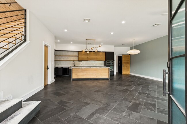 Building Photo - LUXURY TOWNHOME IN LONE STAR DISTRICT