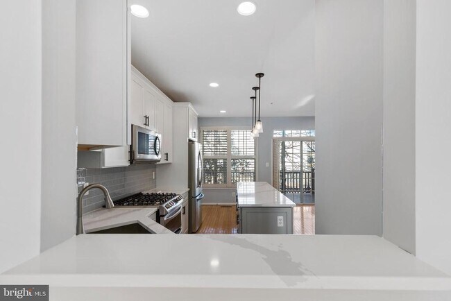 Building Photo - 351 Livermore Ln