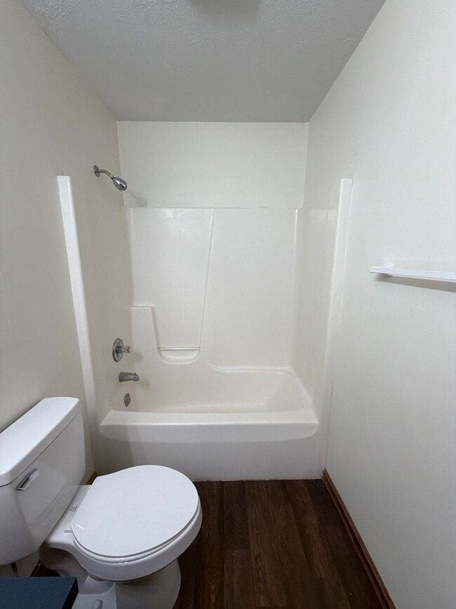 Building Photo - 819 Colonial Manor Dr