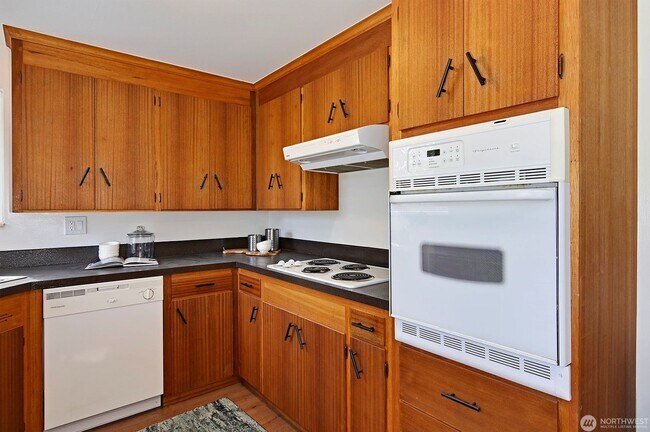 Building Photo - 3633 Triplex