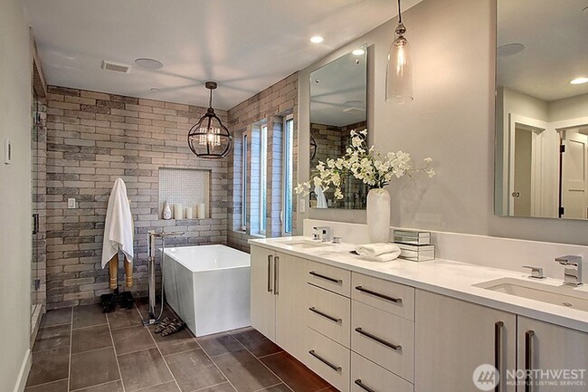 Building Photo - 4bd/3.5ba Kirkland Home