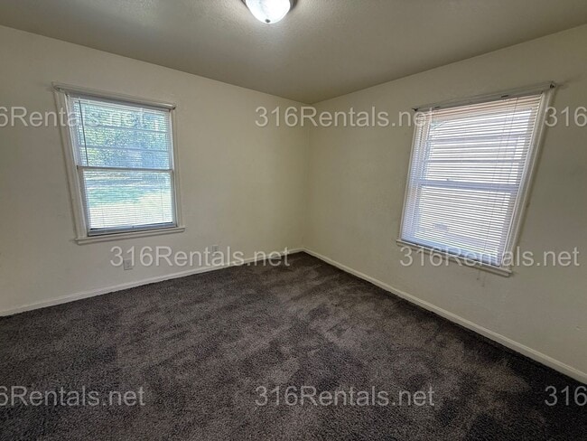 Building Photo - 847 S Terrace Dr