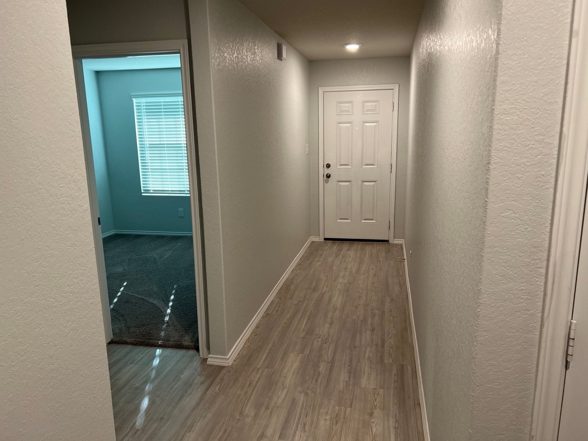 Entrance hallway - 9726 Mill Dam