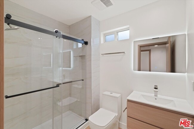 Building Photo - 5528 Sunnyslope Ave