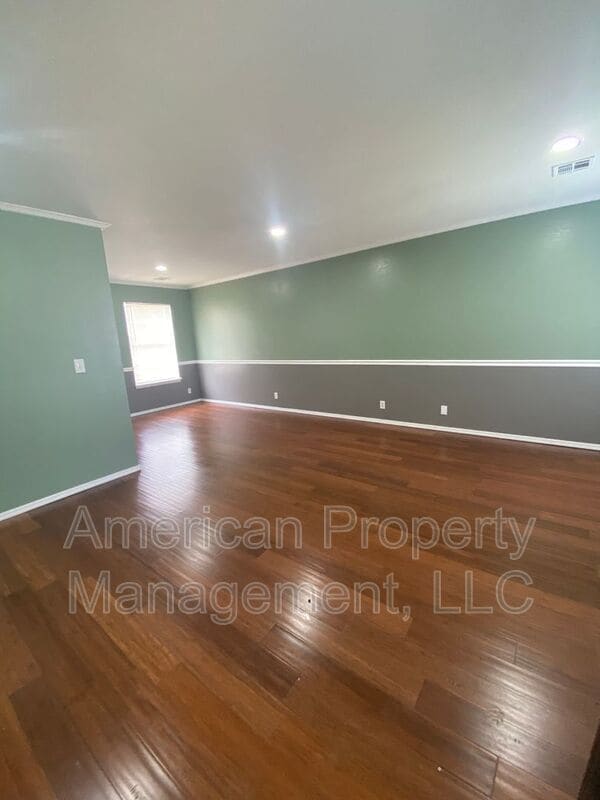 Building Photo - 6318 S Newport Ave