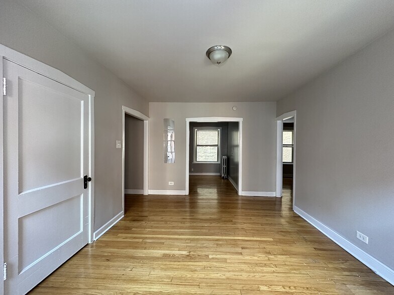 Building Photo - 4031 W Melrose St