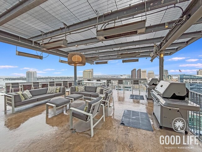 Building Photo - Beautiful 1B/1BA Condo in Downtown Near Petco Park W/ Views, A/C, W/D, Balcony, Rooftop Deck & Gym!