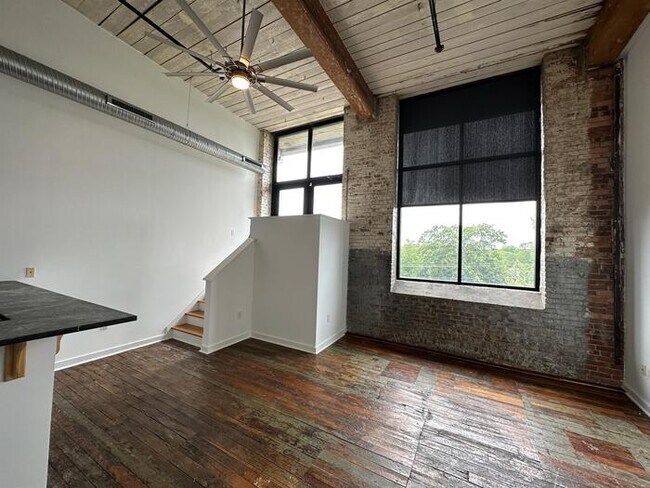 Building Photo - 300 South St