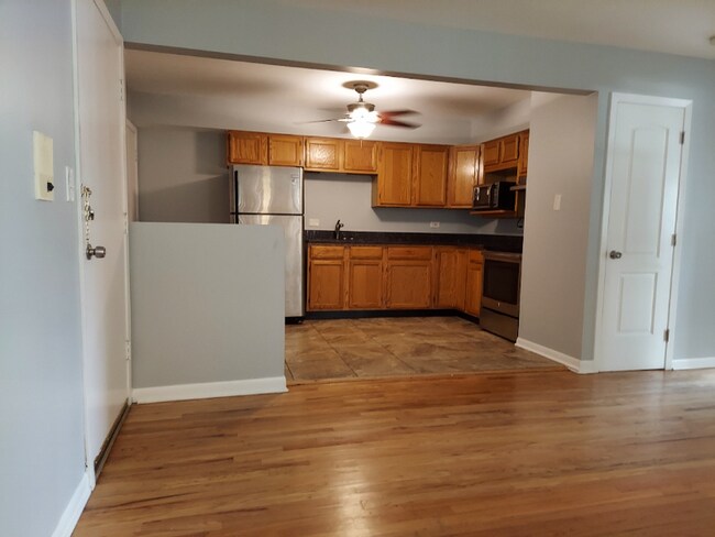 Building Photo - 320 Beach Ave