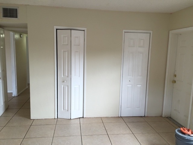 Building Photo - Great location on E Sunrise blvd cross street from Publix !!!!