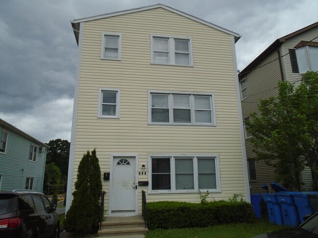 Building Photo - 327 Augur St