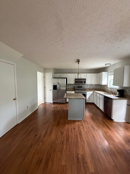 Building Photo - 1510 Cottonwood Dr