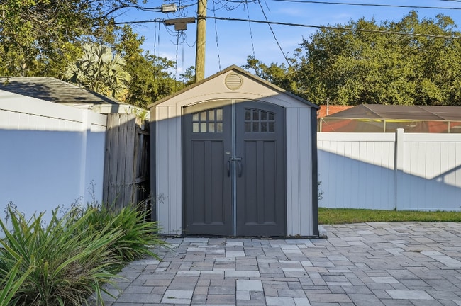 Building Photo - 725 Patricia Ave