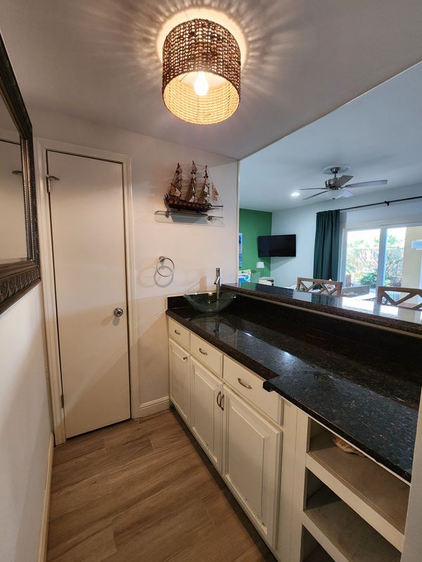 Building Photo - 206 W Red Snapper St