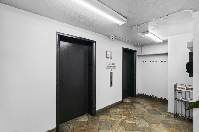 Building Photo - Furnished 18th-floor studio at Ala Wai Tow...