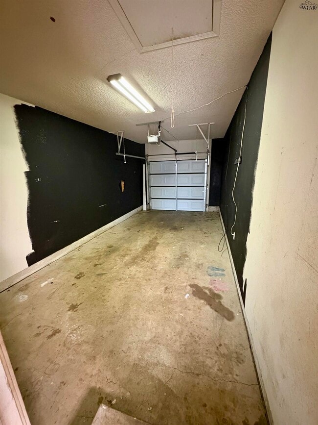 Building Photo - 4644 Fairway Blvd