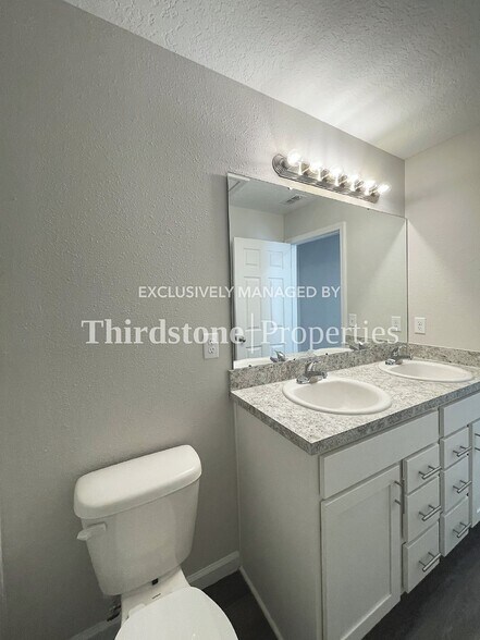 Building Photo - 1309 Pangola Dr