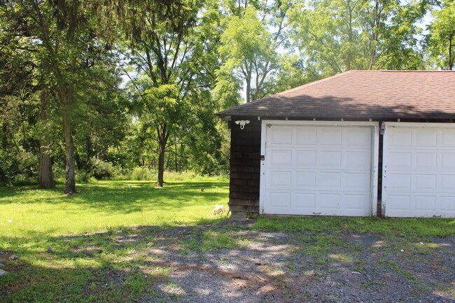 Building Photo - 213 Old Bates Gates Rd