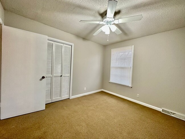 Building Photo - 28 Leonard Dr