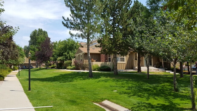 Building Photo - Nice 3 bedroom, 2 1/2 bath Townhome in North Colorado Springs